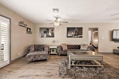 Highly Upgraded 4bd2bath Home With Private Pool - image 11