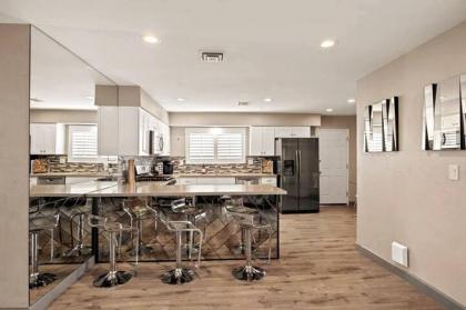 Highly Upgraded 4bd2bath Home With Private Pool - image 16
