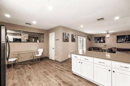Highly Upgraded 4bd2bath Home With Private Pool - image 18