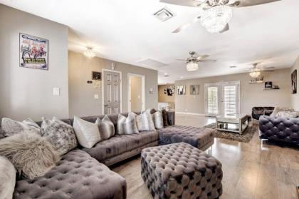 Highly Upgraded 4bd2bath Home With Private Pool - image 4