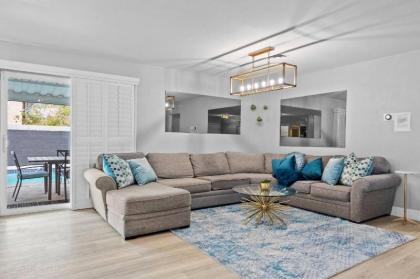 4bdrm 2 Bath Pool Close To Strip Conventions - image 3
