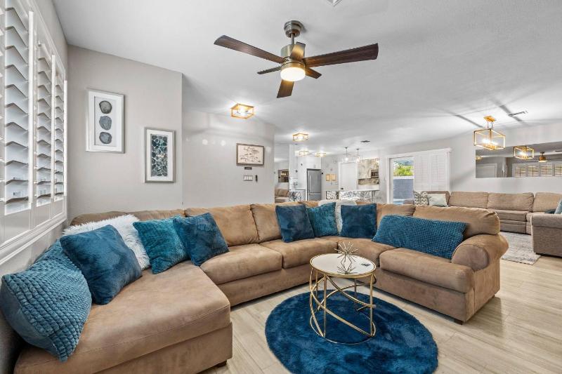 4bdrm 2 Bath Pool Close To Strip Conventions - image 5