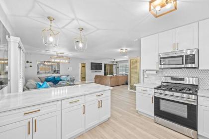 4bdrm 2 Bath Pool Close To Strip Conventions - image 7