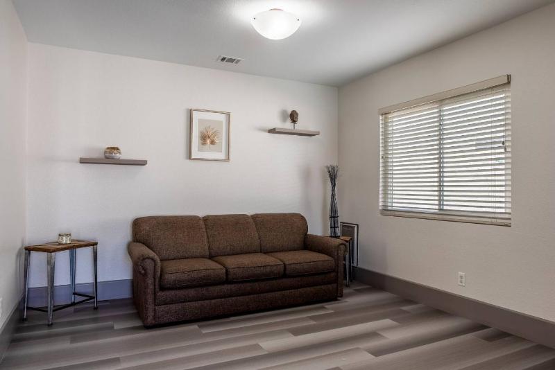 1900 Sqft House 5beds3bath Wheated Poolspabbq - image 6