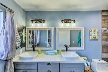 Las Vegas Oasis with Private Hot Tub and Pool! - image 15