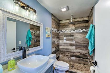 Las Vegas Oasis with Private Hot Tub and Pool! - image 16