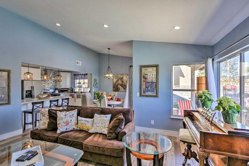 Las Vegas Oasis with Private Hot Tub and Pool! - image 6