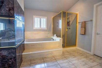 Luxury Vacation 4000 Sq Ft House Huge Pool / Spa minutes to the Strip Vegas View - image 11
