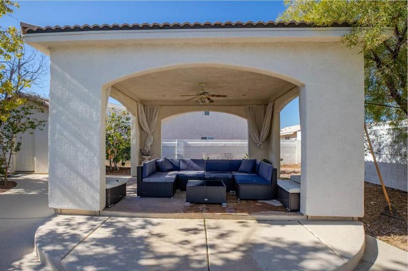 Luxury Vacation 4000 Sq Ft House Huge Pool / Spa minutes to the Strip Vegas View - image 3