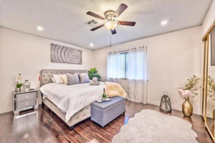 LV Casa - Modern Home W/ Pool By the Strip 50% OFF - image 10