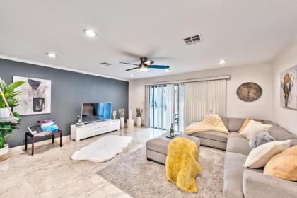 LV Casa - Modern Home W/ Pool By the Strip 50% OFF - image 11