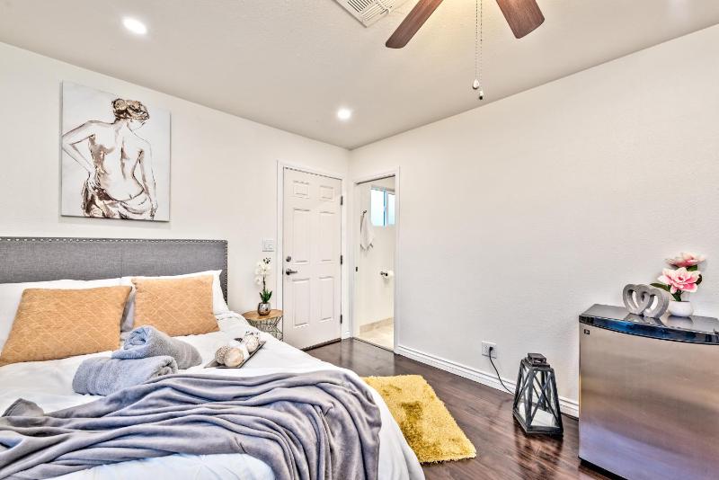 LV Casa - Modern Home W/ Pool By the Strip 50% OFF - image 4