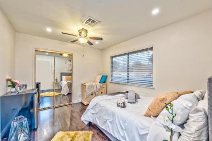 LV Casa - Modern Home W/ Pool By the Strip 50% OFF - image 5