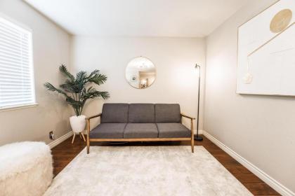 Townhome in Las Vegas - image 19