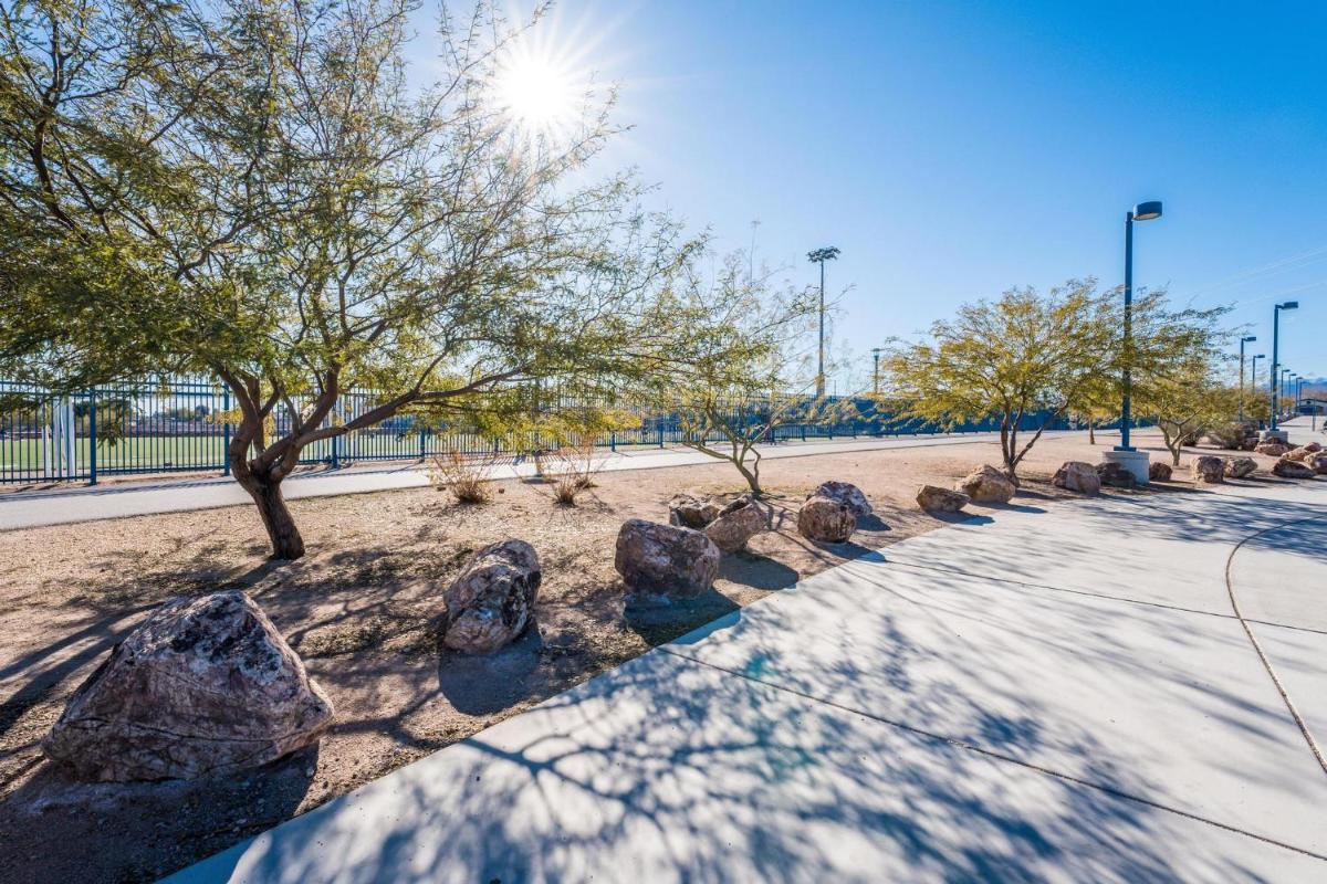 Townhome in Las Vegas - image 2