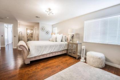 Townhome in Las Vegas - image 21