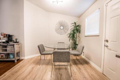 Townhome in Las Vegas - image 28