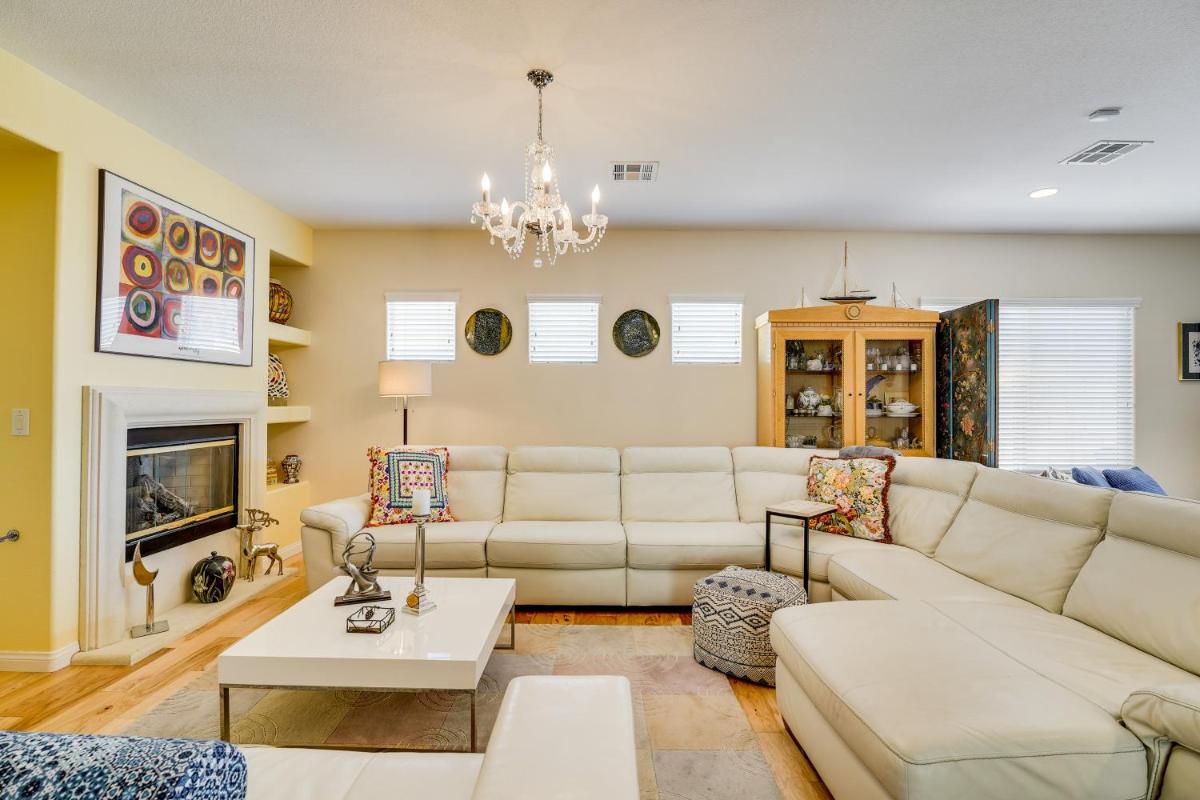 Dog-Friendly Las Vegas Home Rental with Private Yard - image 5