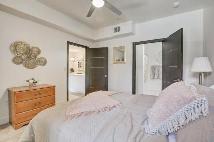 Luxury Apartment Oasis Extended Stays - image 12
