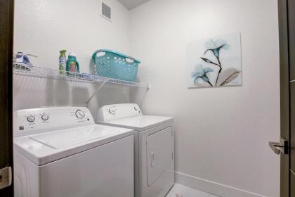 Luxury Apartment Oasis Extended Stays - image 13