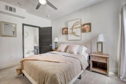 Luxury Apartment Oasis Extended Stays - image 20