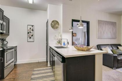 Luxury Apartment Oasis Extended Stays - image 22