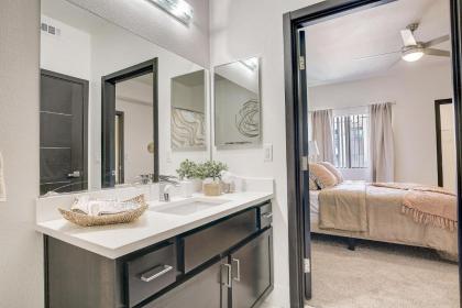 Luxury Apartment Oasis Extended Stays - image 23