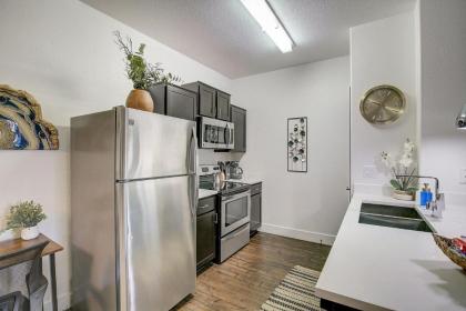 Luxury Apartment Oasis Extended Stays - image 24