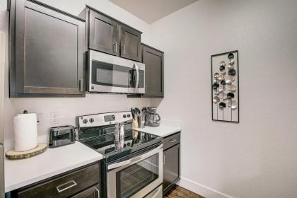 Luxury Apartment Oasis Extended Stays - image 27