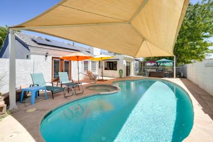 Sunny Las Vegas Studio with Shared Pool and Backyard! Las Vegas Nevada