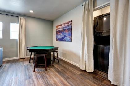 Luxury 3-bed home near the Strip w/ a poker table - image 14