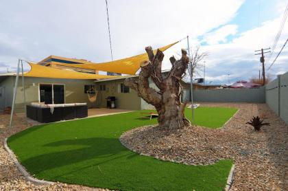 Luxury 3-bed home near the Strip w/ a poker table - image 20