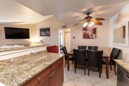 Stylish Cozy 2BR2BA Condo near Rio Vegas Luxury - image 12