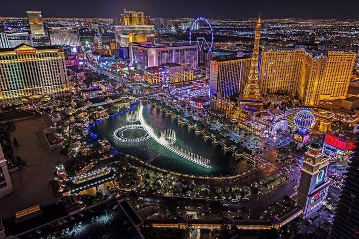 Stylish Cozy 2BR2BA Condo near Rio Vegas Luxury - image 2