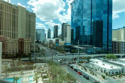 Tower 3 Corner unit with Spectacular Formula 1 Race Views!