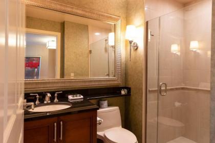 Tower 3 Corner unit with Spectacular Formula 1 Race Views! - image 15