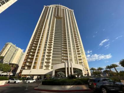 Tower 3 Corner unit with Spectacular Formula 1 Race Views! - image 20