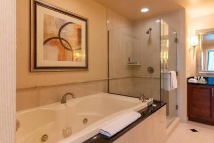 Tower 3 Corner unit with Spectacular Formula 1 Race Views! - image 21