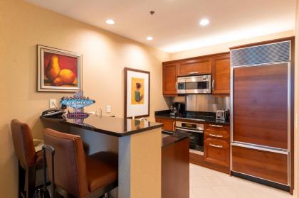 Tower 3 Corner unit with Spectacular Formula 1 Race Views! - image 22