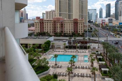 Tower 3 Corner unit with Spectacular Formula 1 Race Views! - image 23