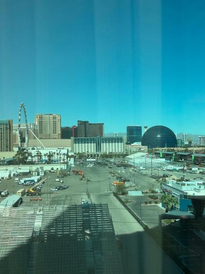 Tower 3 Corner unit with Spectacular Formula 1 Race Views! - image 25