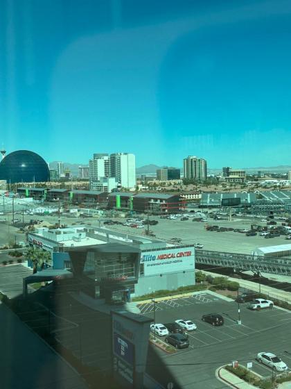 Tower 3 Corner unit with Spectacular Formula 1 Race Views! - image 26