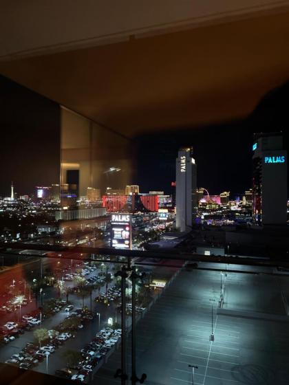 Amazing Luxury Suite 25th floor - image 2