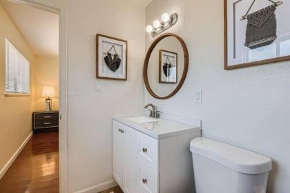Cheerful Home w/ Game Room! 10 Min to Strip! - image 11