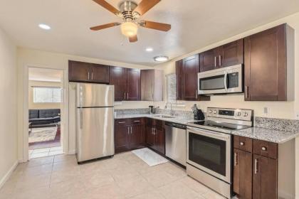 Cheerful Home w/ Game Room! 10 Min to Strip! - image 18