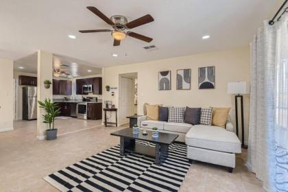 Cheerful Home w/ Game Room! 10 Min to Strip! - image 20