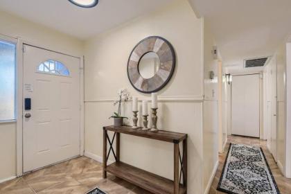 Cheerful Home w/ Game Room! 10 Min to Strip! - image 24
