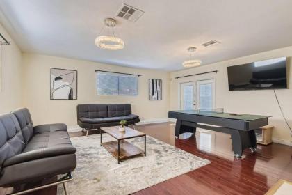 Cheerful Home w/ Game Room! 10 Min to Strip! - image 6