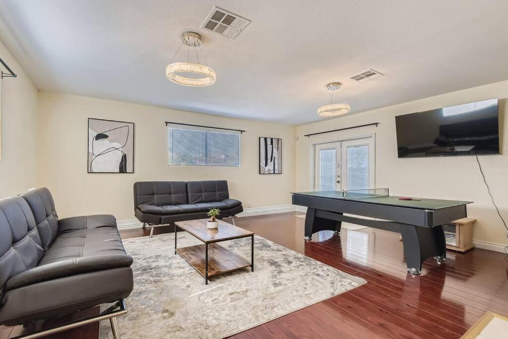 Cheerful Home w/ Game Room! 10 Min to Strip! - image 6