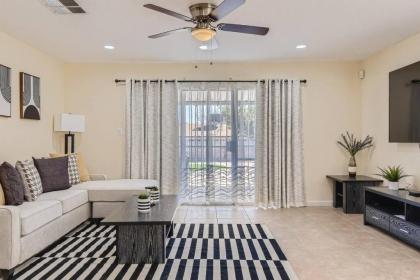 Cheerful Home w/ Game Room! 10 Min to Strip! - image 8